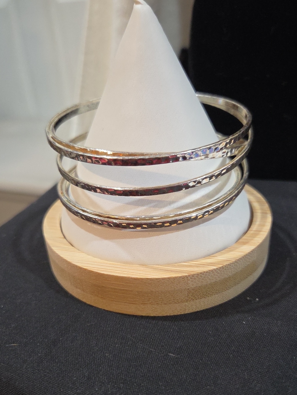 SILVER-TONE HAMMERED BANGLE BRACELET